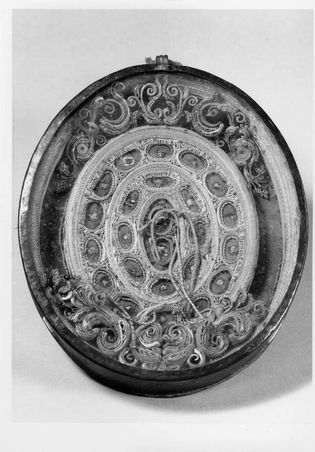 reliquiario a capsula - a medaglione - bottega emiliano-romagnola (sec. XIX)