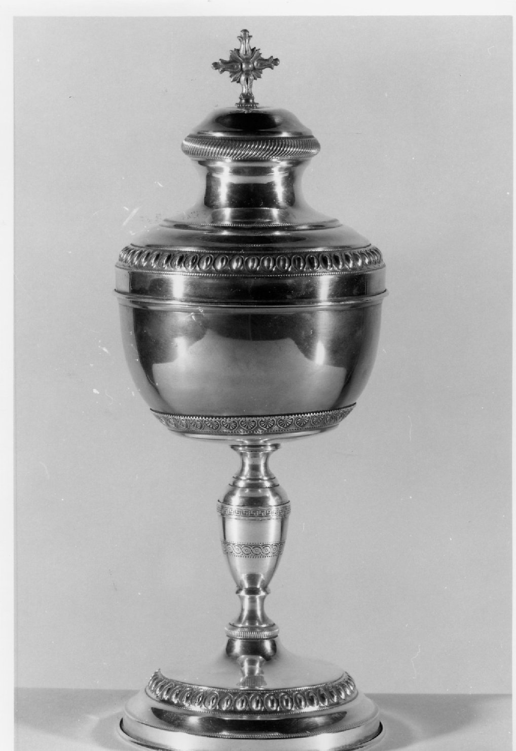 pisside - bottega emiliano-romagnola (seconda metà sec. XIX)