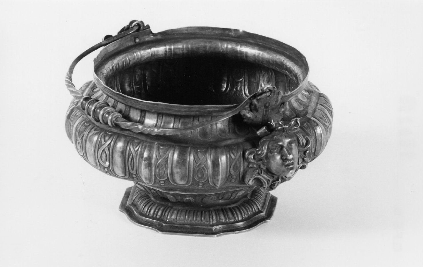 secchiello per l'acqua benedetta - manifattura emiliano-romagnola (secc. XVII/ XVIII)
