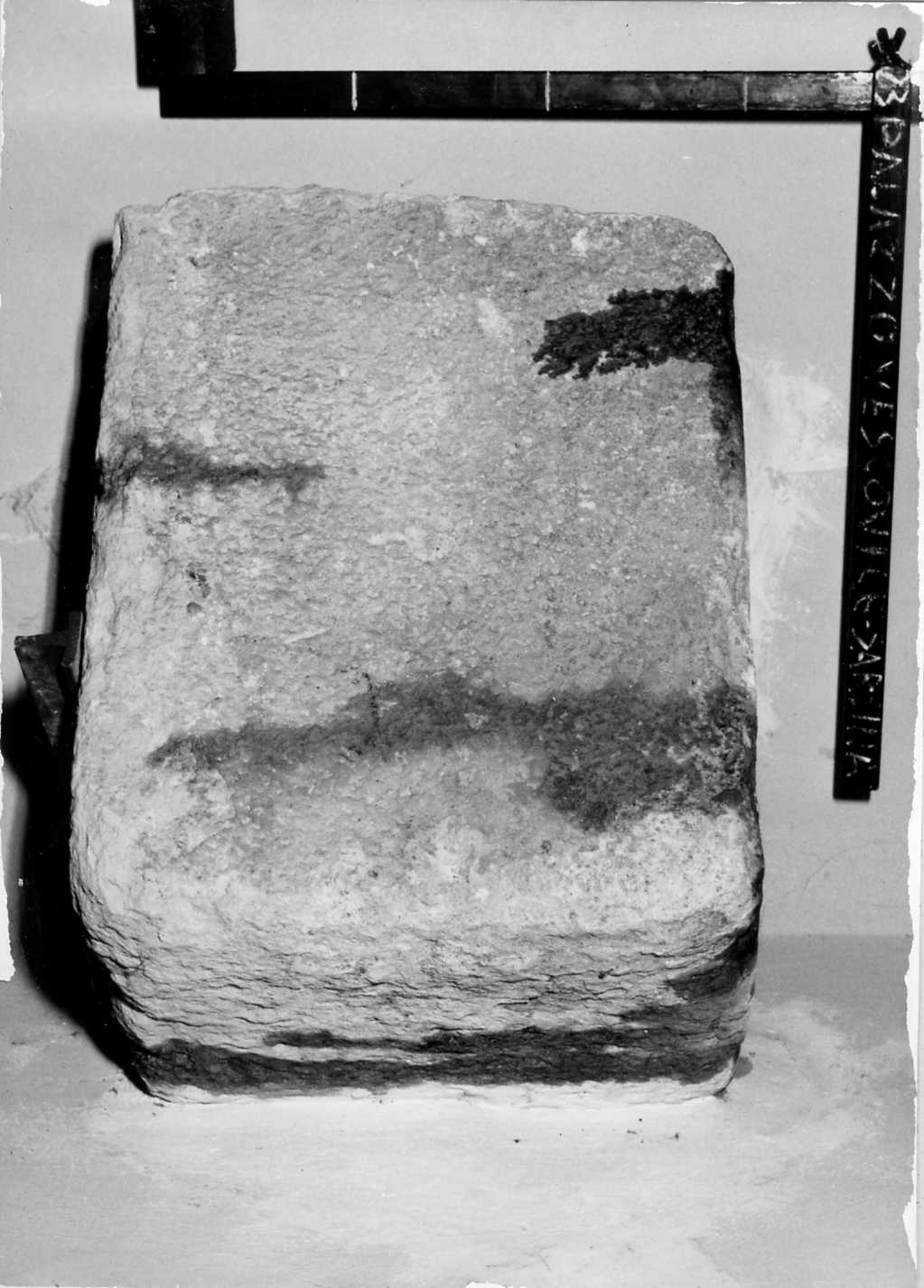 lastra, frammento - bottega Italia centro-settentrionale (secc. I/ XV)