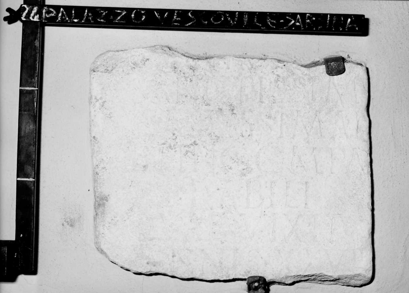 lastra, frammento - bottega Italia centro-settentrionale (sec. XVI)