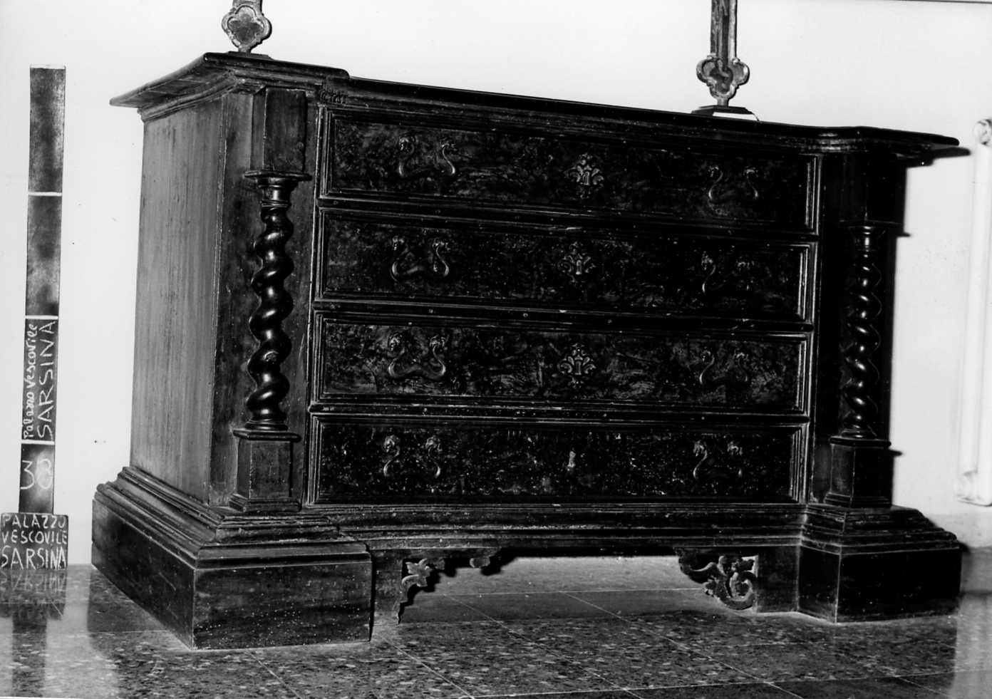 cassettone - bottega tosco-romagnola (inizio sec. XVII)