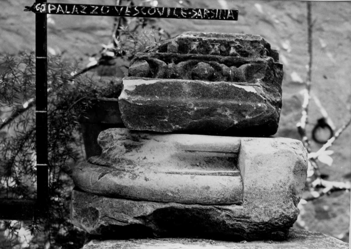 decorazione plastica, frammento - bottega Italia centro-settentrionale (secc. XV/ XVI)