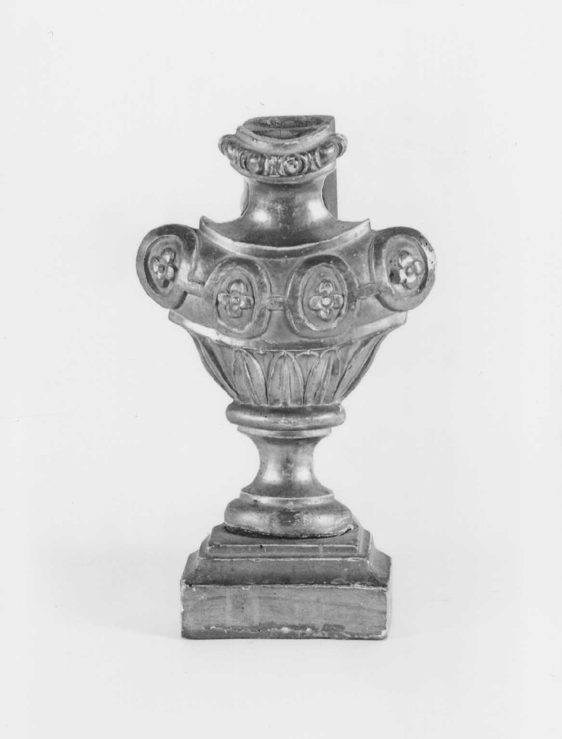 vaso d'altare con composizione floreale - bottega romagnola (fine/inizio secc. XVIII/ XIX)