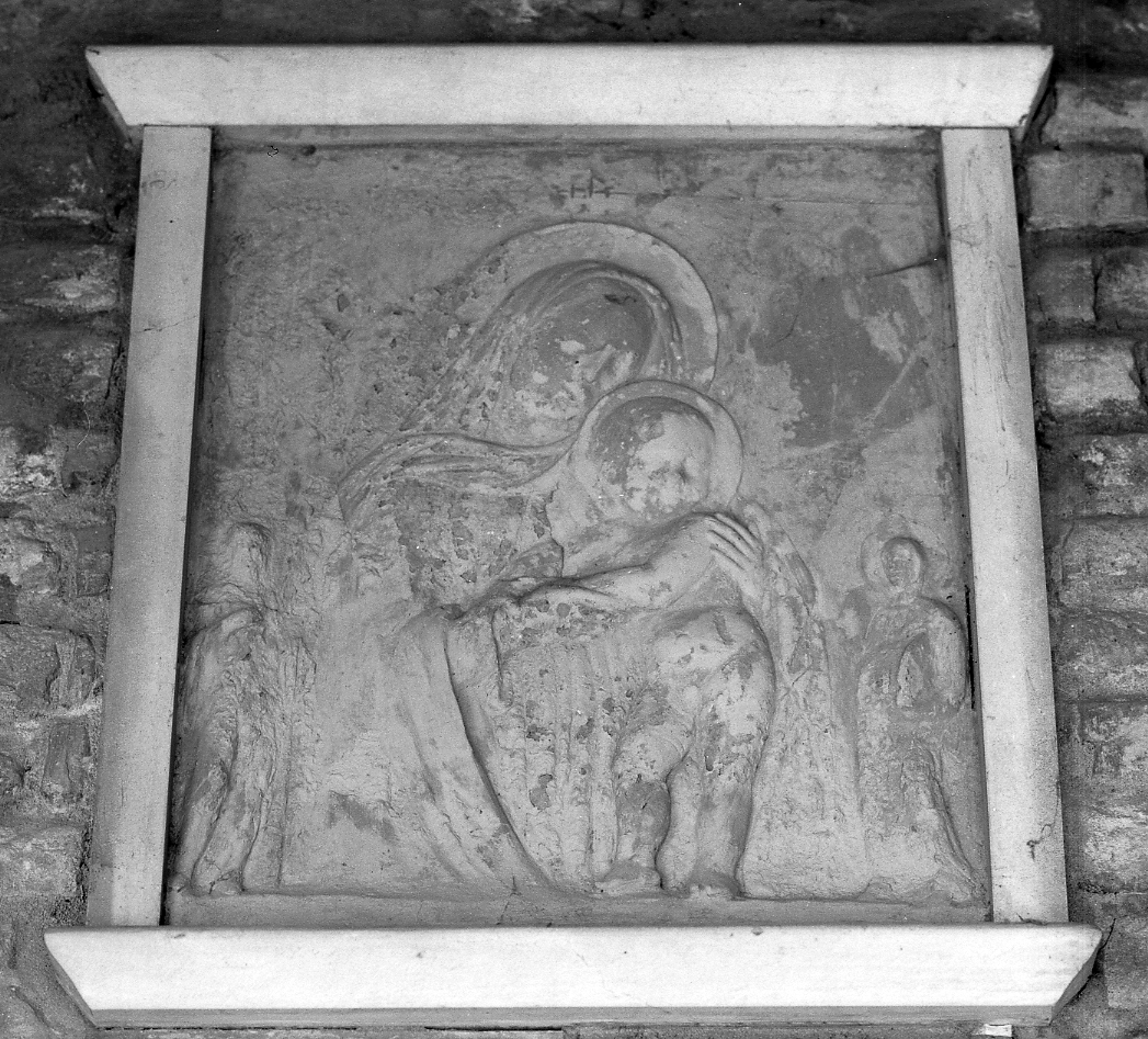 Madonna col bambino e due angeli (rilievo) - ambito dell'Italia centrale (secc. XVI/ XVII)
