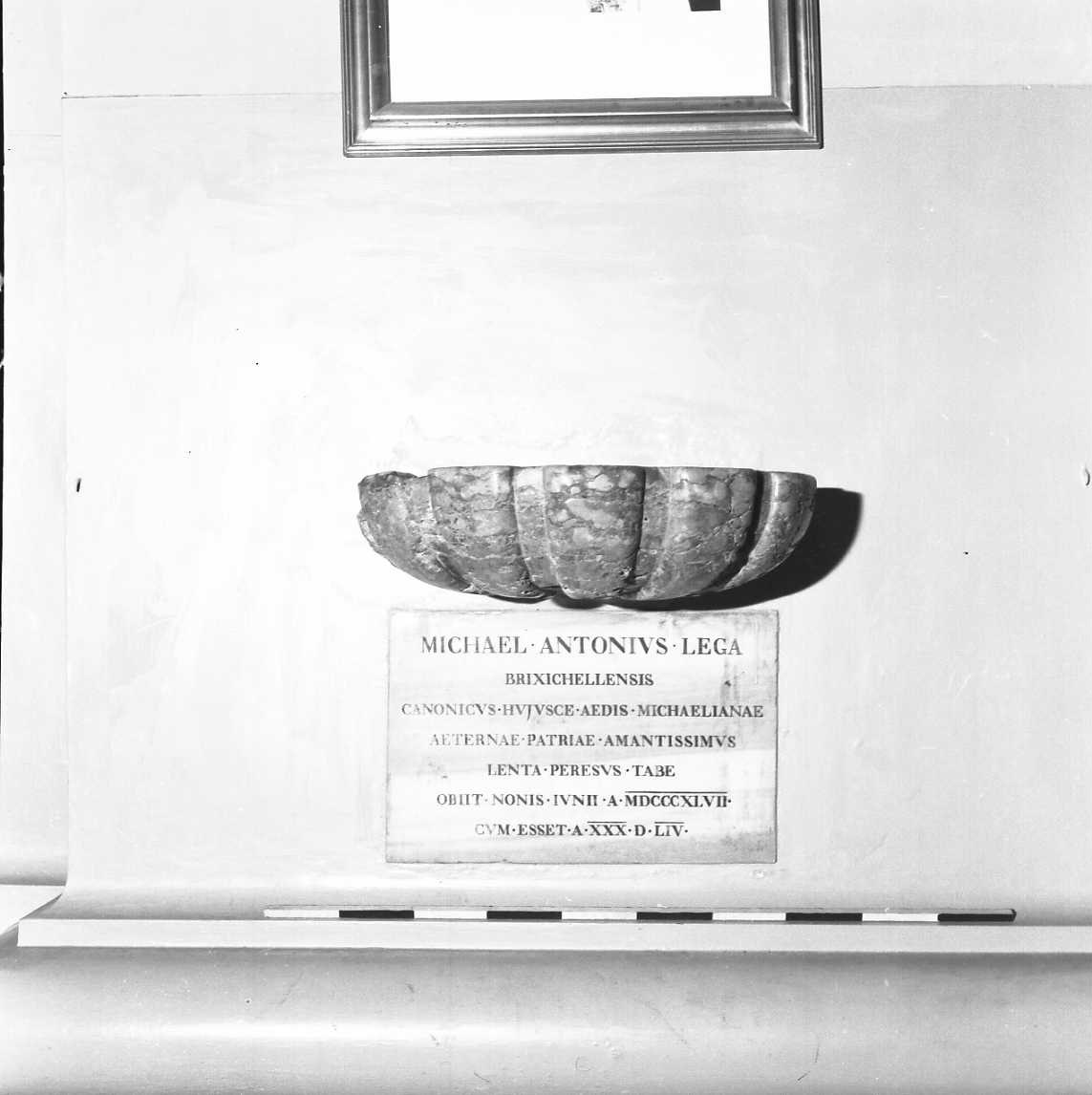 acquasantiera - a conchiglia di Bertos Girolamo (sec. XVIII)