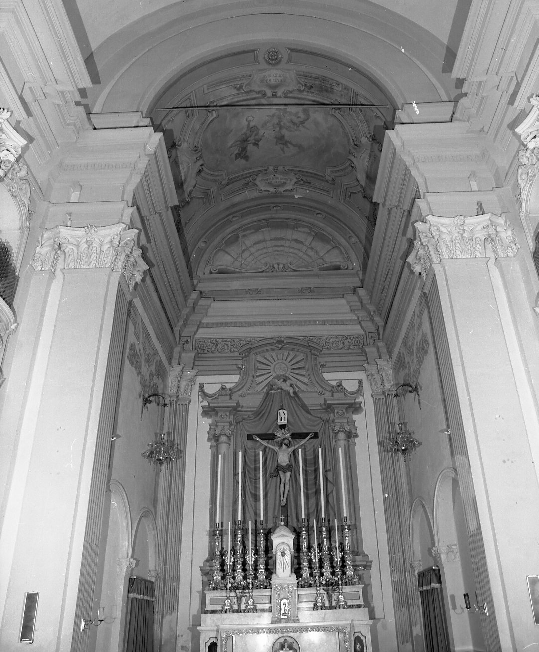 Altare dipinto e quadrature con putti (dipinto) di Avveduti Giulio (sec. XX)