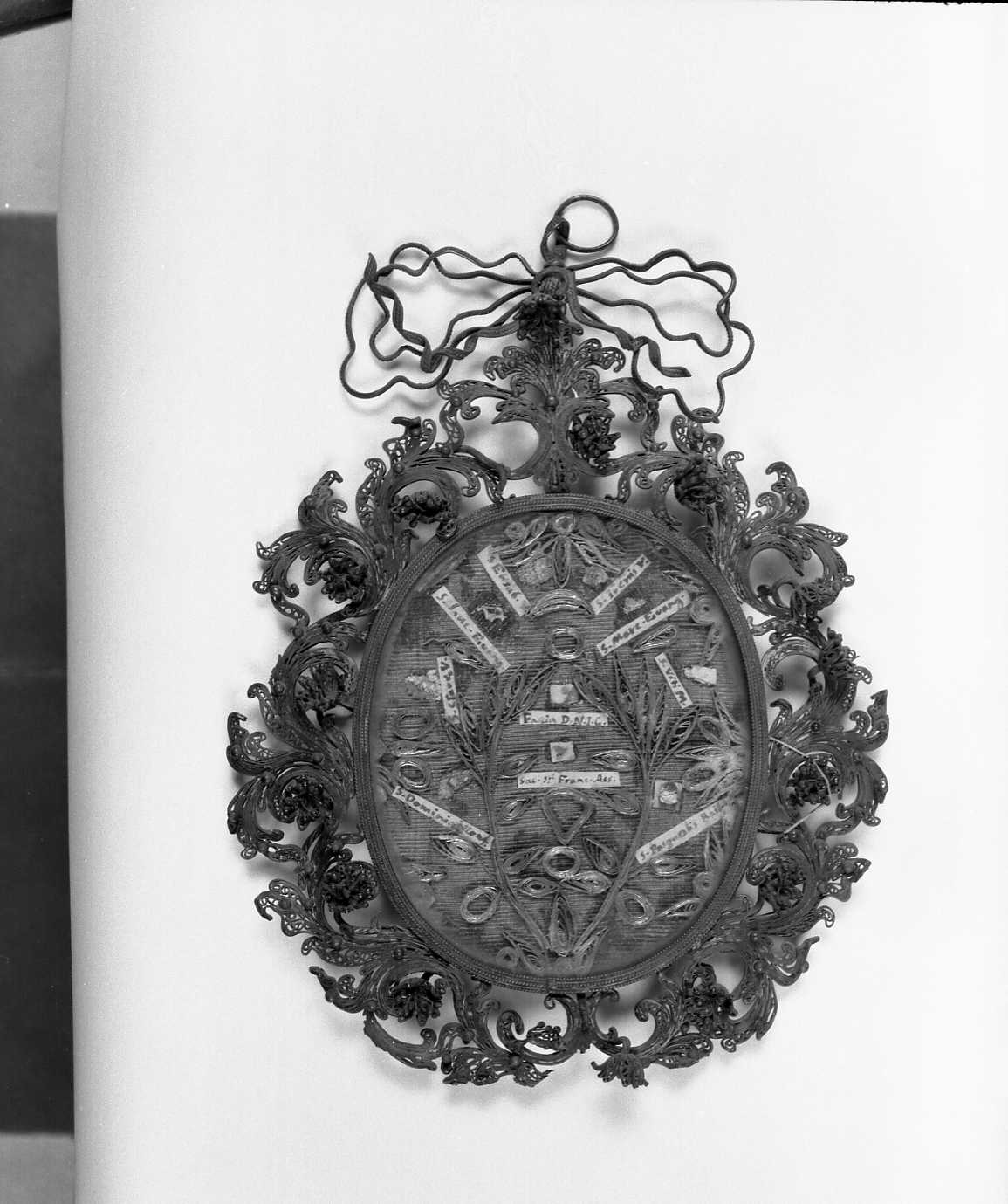 reliquiario a capsula - a medaglione - bottega romagnola (sec. XIX)