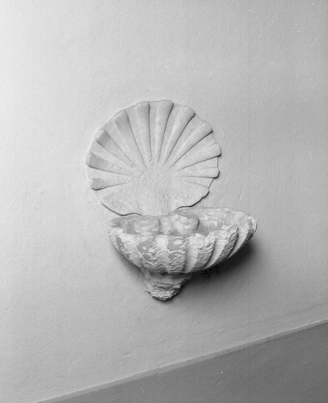 acquasantiera da parete - bottega romagnola (sec. XVIII)