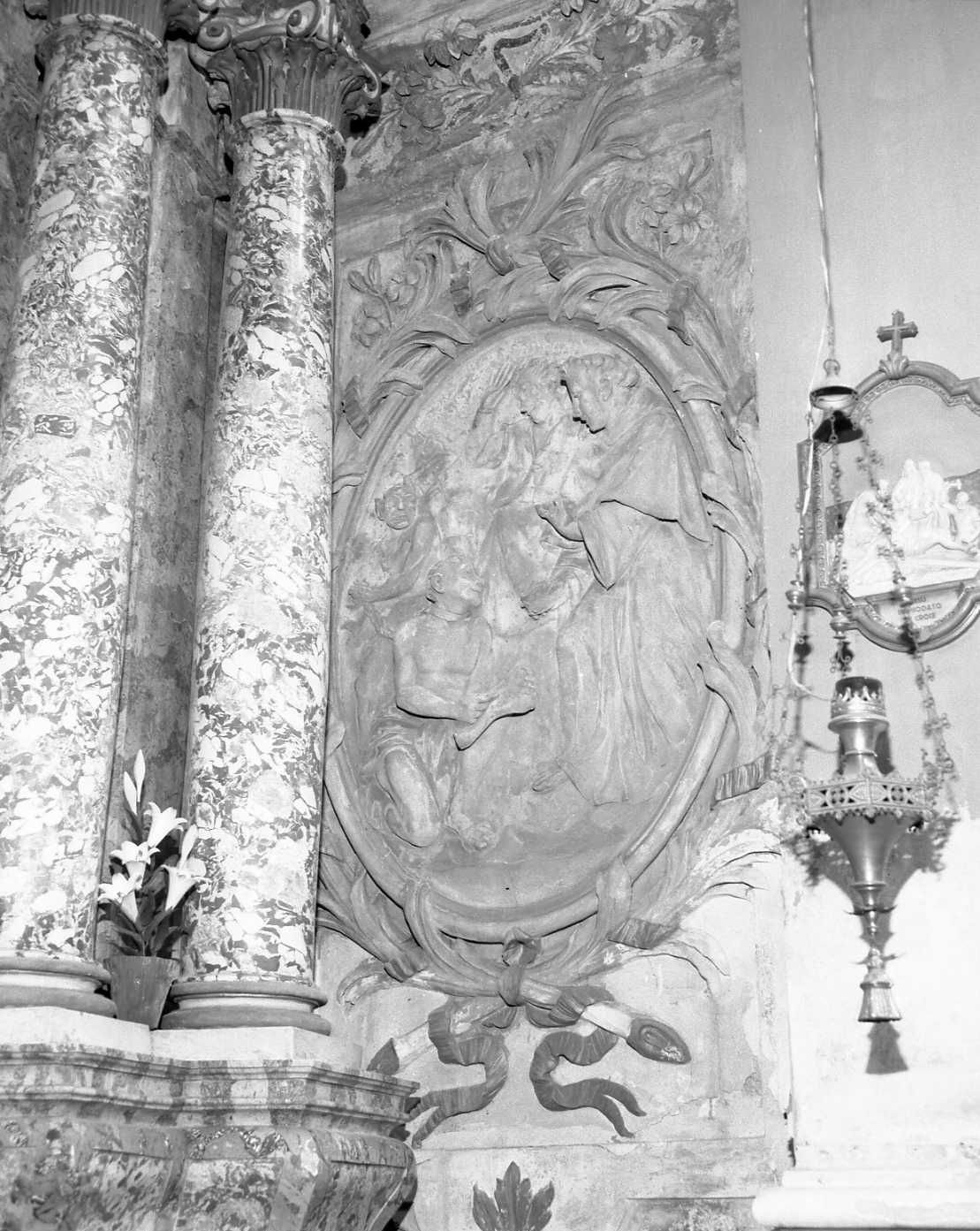 Sant'Antonio da Padova libera un indemoniato (rilievo) di Della Quercia Ignazio (attribuito) (metà sec. XVIII)