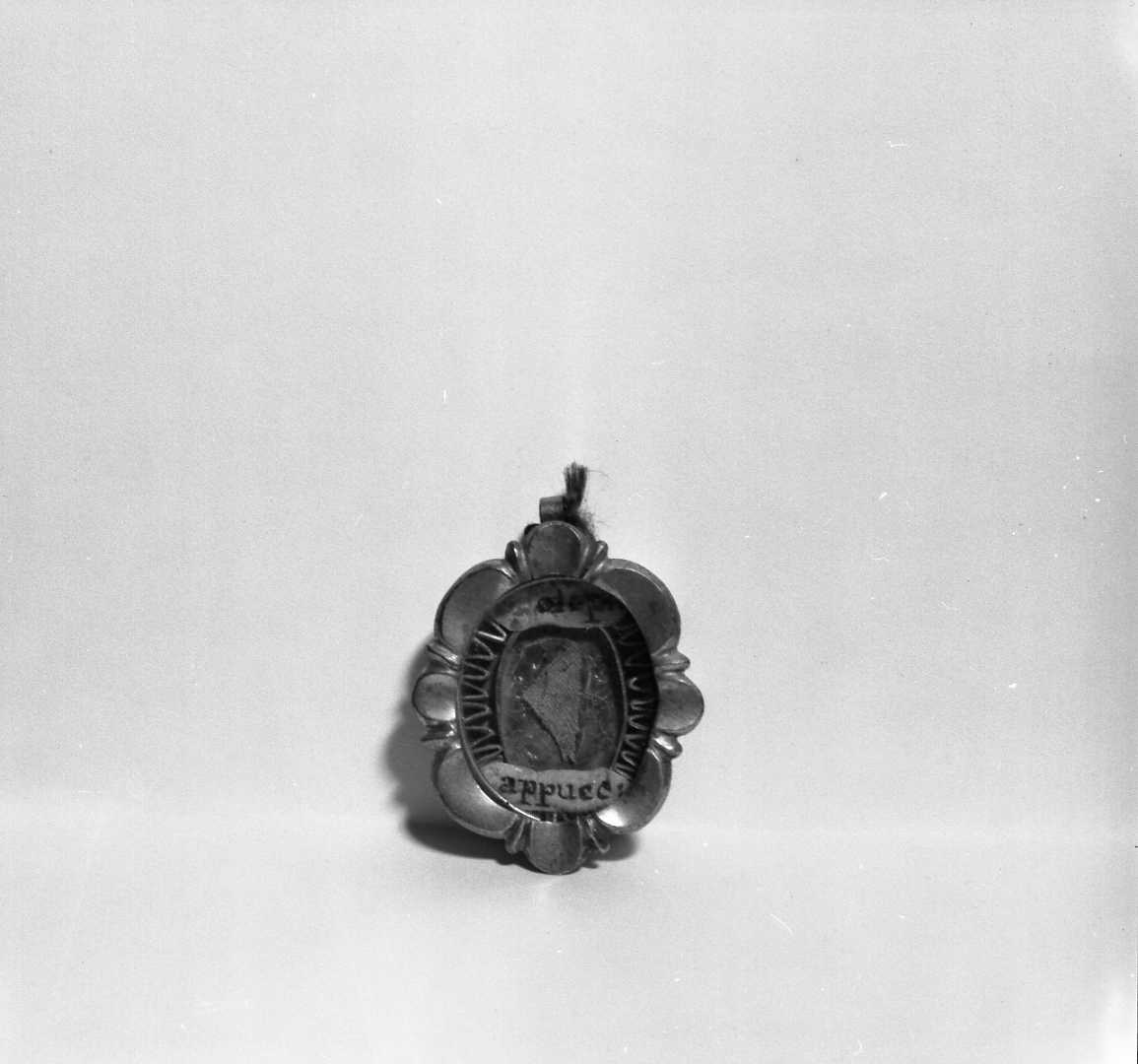 reliquiario a capsula - a medaglione - bottega italiana (secc. XVIII/ XIX)