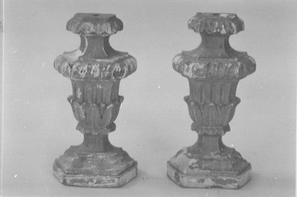 vaso d'altare con composizione floreale - bottega romagnola (ultimo quarto sec. XVIII)