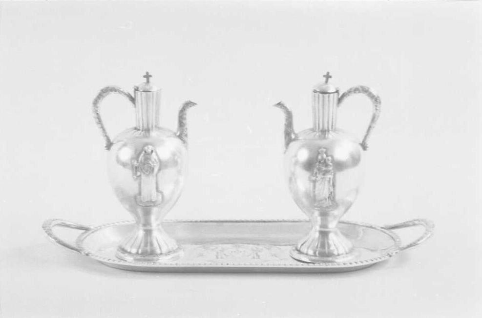 angeli reggiclipeo; Madonna con Bambino; san Domenico (servizio di ampolline) di Nicoli A (sec. XX)