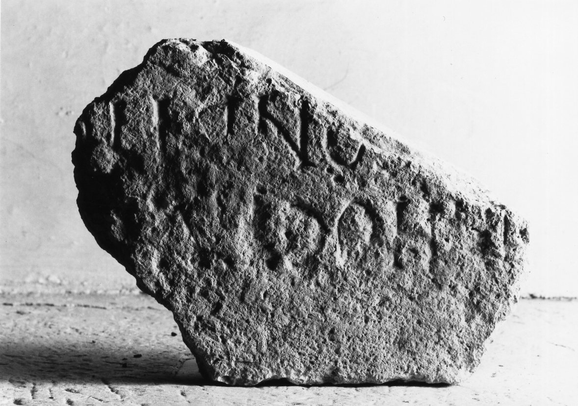 lapide, frammento - manifattura romagnola (secc. VIII/ IX)