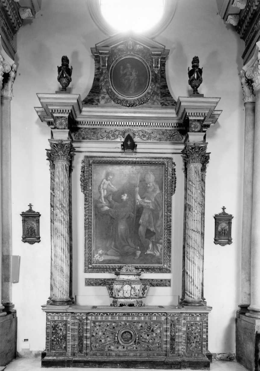 Vasi portapalma, conchiglia, motivi decorativi a rosette, a foglie d'acanto, vegetali a volute, a festone e a finti marmi venati (ancona, complesso decorativo) - bottega cesenate (fine sec. XVII)