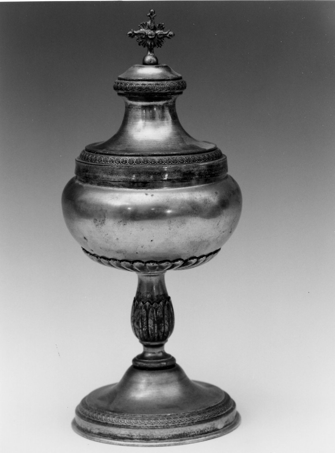 pisside - bottega romagnola (primo quarto sec. XIX)