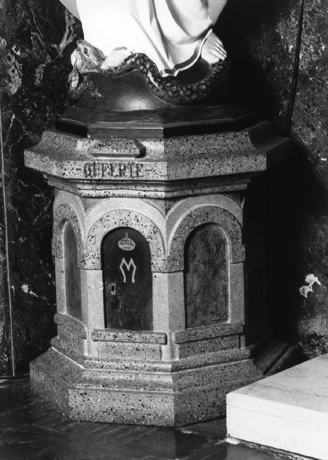 piedistallo di statua, elemento d'insieme - ambito romagnolo (sec. XX)