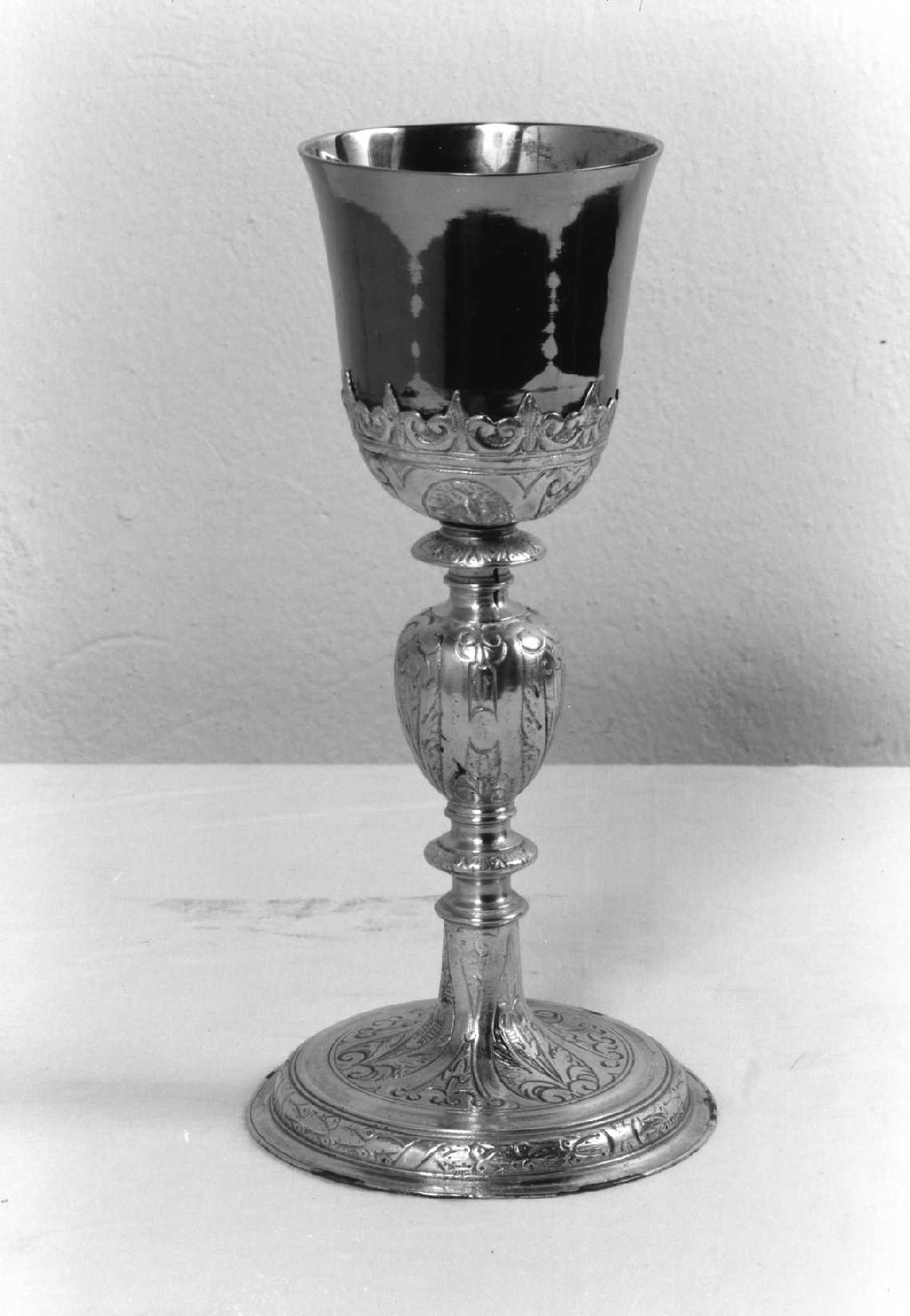 motivi decorativi vegetali a volute (calice) - manifattura romagnola (seconda metà sec. XIX)