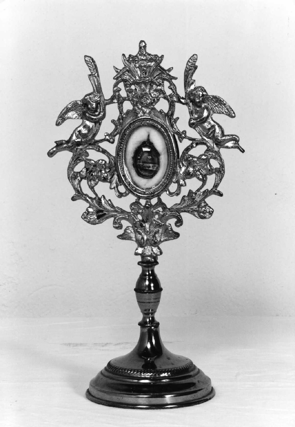 putti alati e motivi decorativi vegetali (reliquiario - a ostensorio) - manifattura romagnola (fine/inizio secc. XIX/ XX)