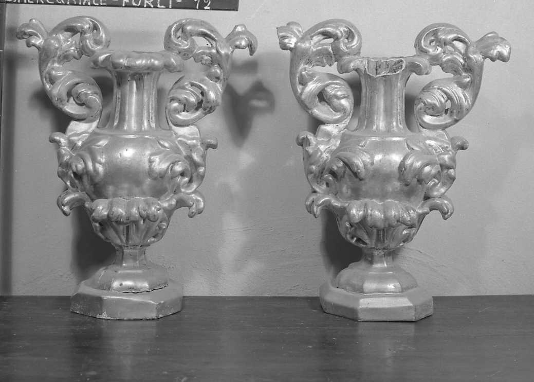 vaso d'altare con composizione floreale, coppia - ambito romagnolo (seconda metà sec. XVIII)