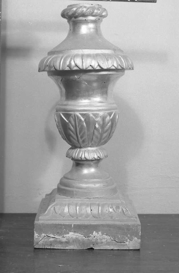 vaso d'altare con composizione floreale - ambito romagnolo (seconda metà sec. XIX)