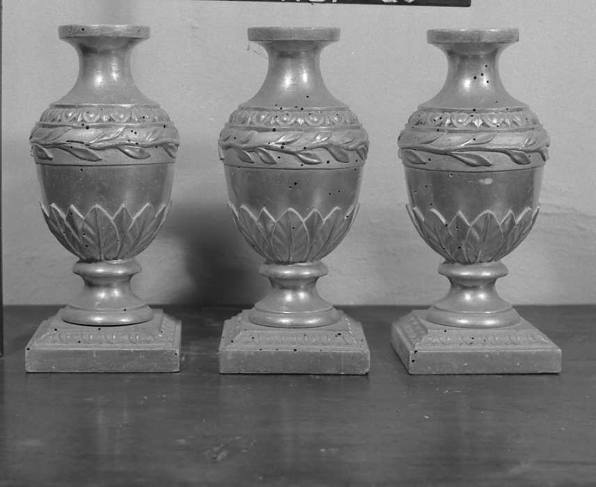 vaso d'altare con composizione floreale, serie - ambito romagnolo (prima metà sec. XIX)