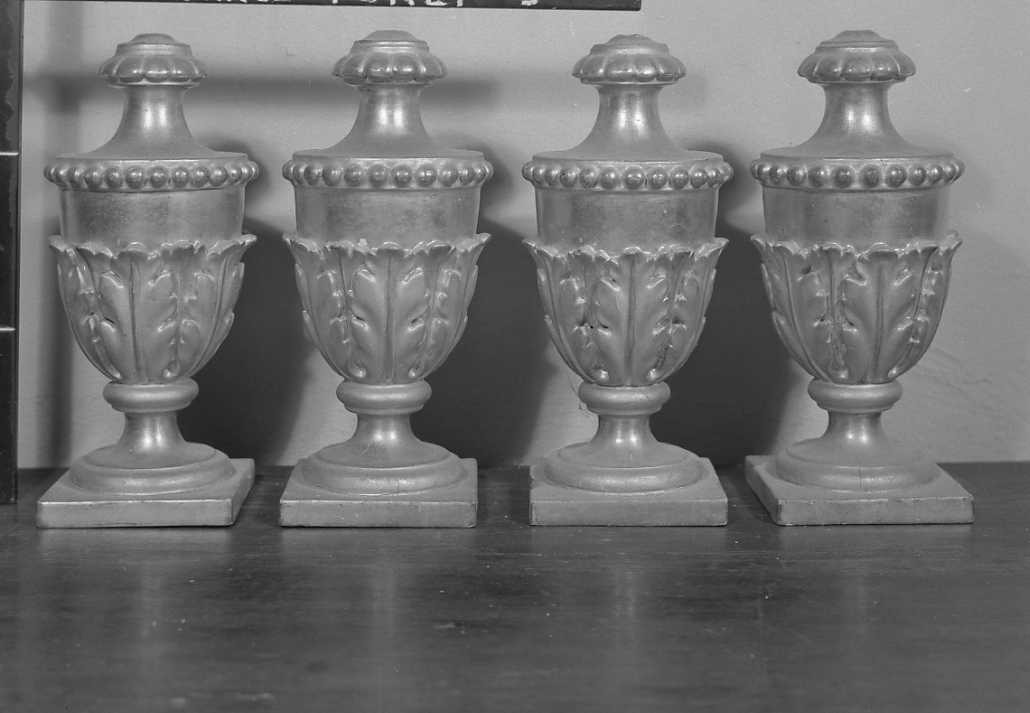 vaso d'altare con composizione floreale, serie - ambito romagnolo (seconda metà sec. XVIII)