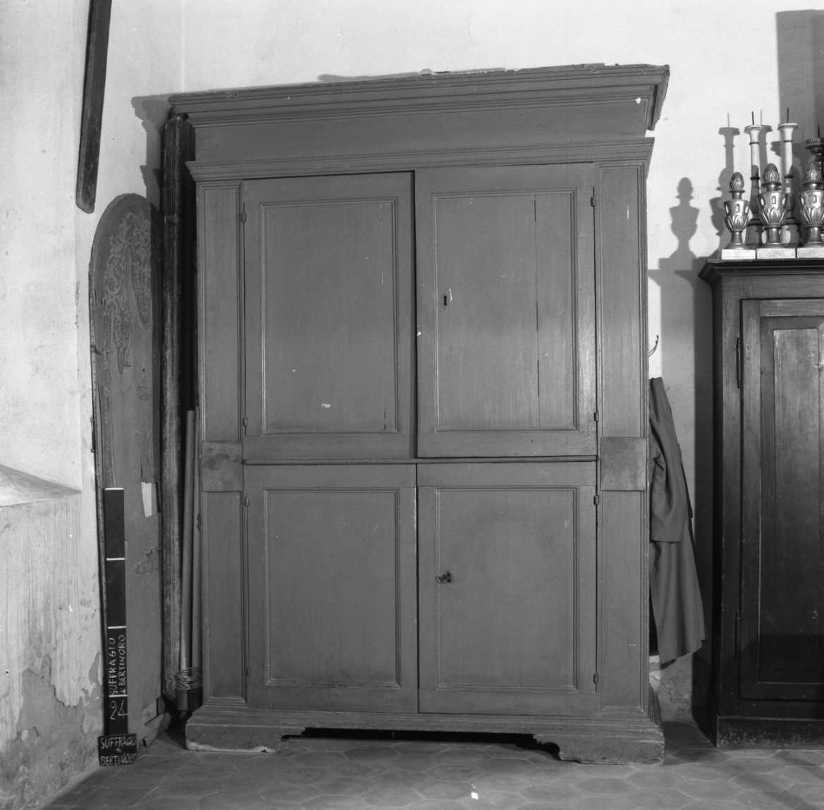 armadio da sacrestia - bottega romagnola (fine/inizio secc. XVIII/ XIX)