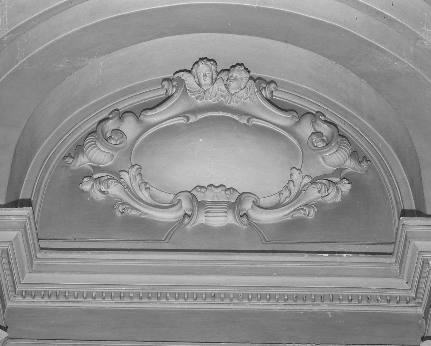 cartiglio con motivi decorativi fitomorfi (decorazione plastica) di Galeazzi Serafino (e aiuti) (sec. XVIII)