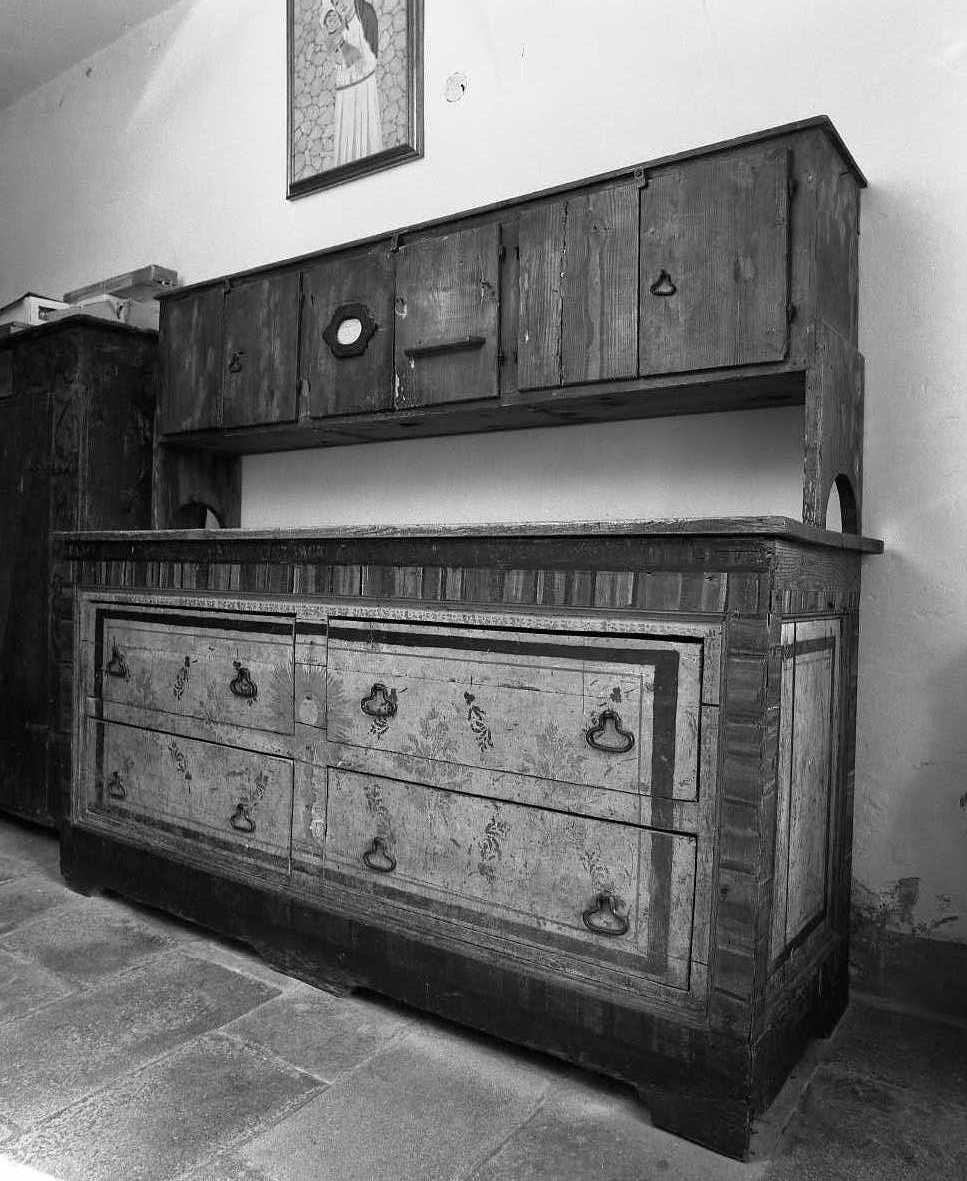 credenza - bottega tosco-marchigiana (sec. XVIII)