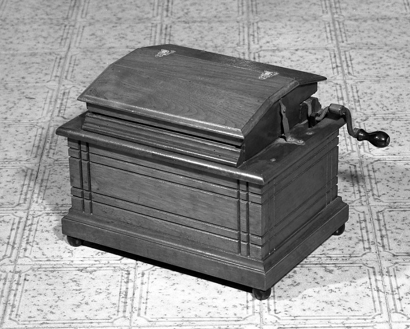 organo da tavolo - produzione inglese (fine sec. XIX)