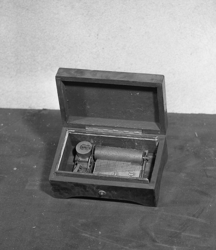 scatola musicale - produzione europea (fine sec. XIX)