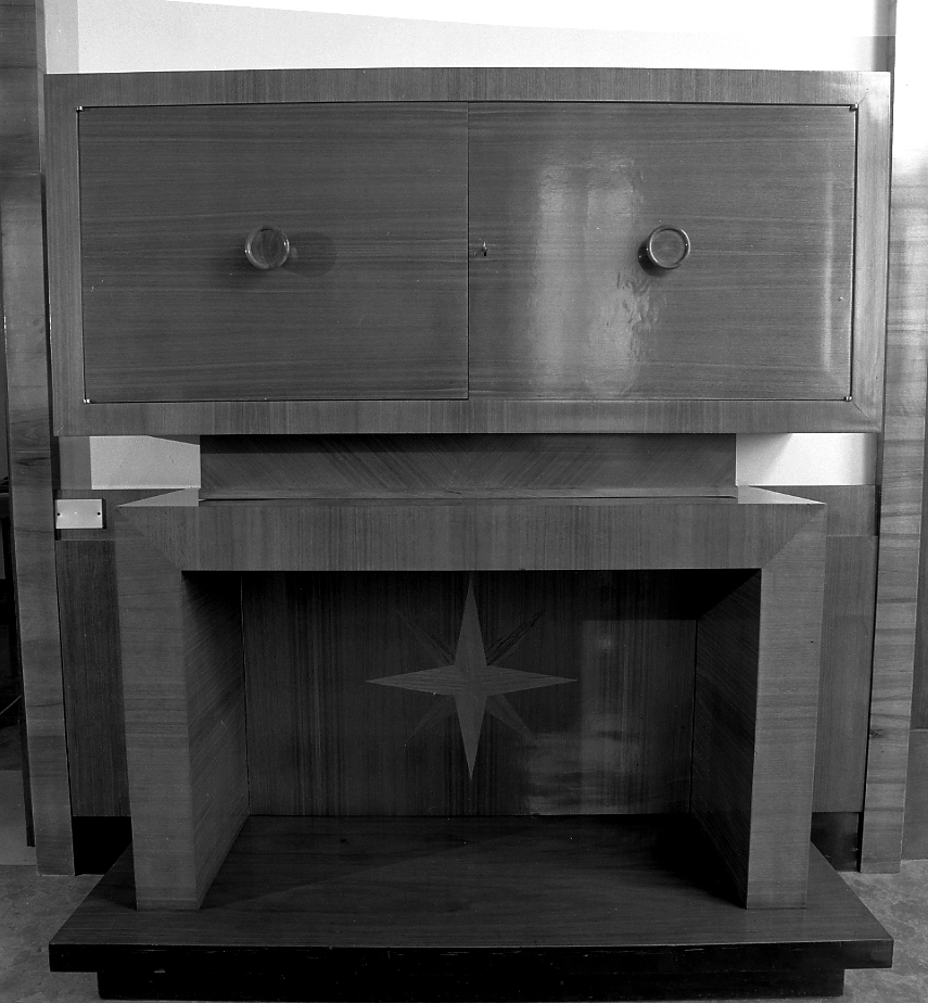 credenza a due corpi - manifattura emiliano-romagnola (sec. XX)