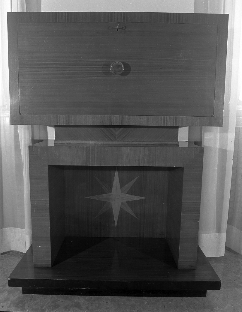 credenza - manifattura emiliano-romagnola (sec. XX)