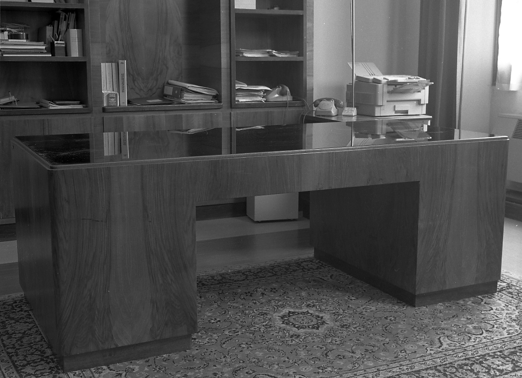 scrivania - manifattura emiliano-romagnola (prima metà sec. XX)