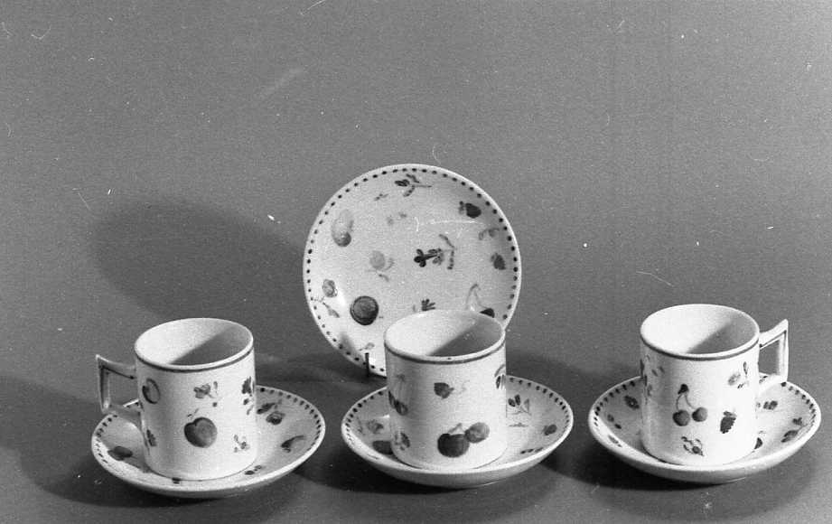 motivi decorativi con fiori e frutti (servizio da caffè, insieme) - manifattura Ginori (metà sec. XVIII)