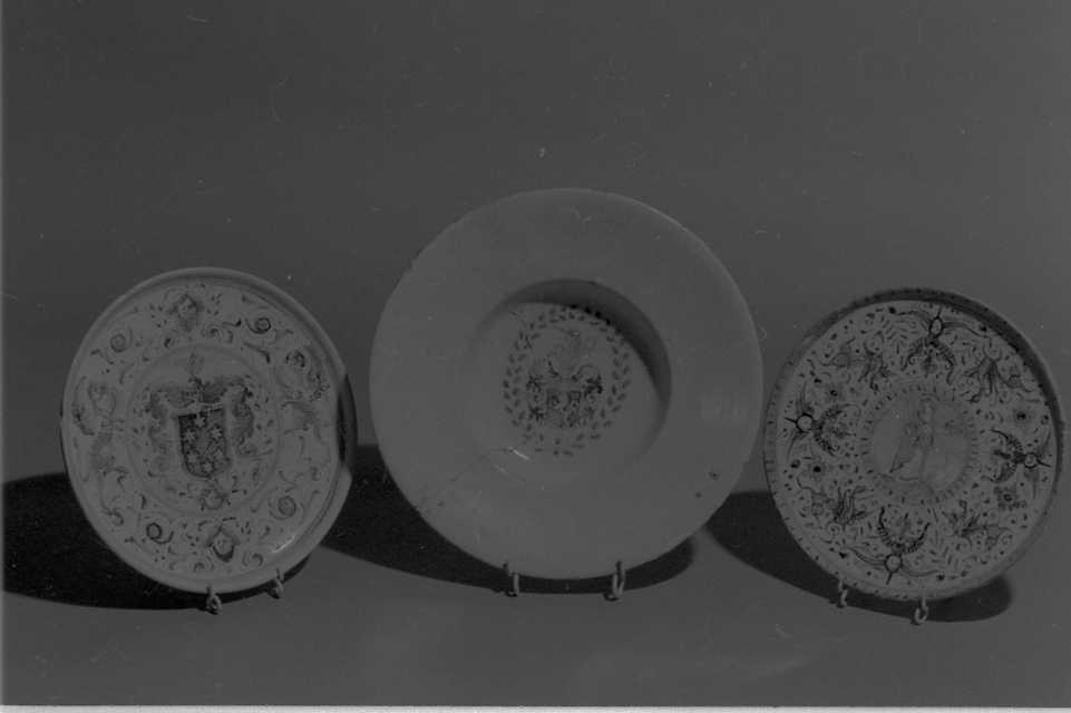 stemma (piatto) - manifattura faentina (sec. XVII)