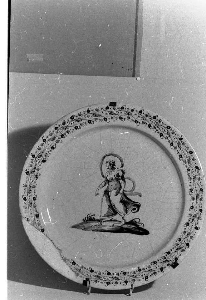 figura femminile (piatto) - manifattura faentina (seconda metà sec. XVI)