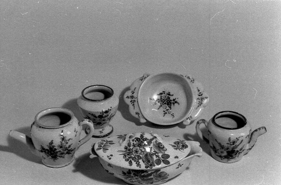 motivo decorativo a fiorazzo (vasetto) - manifattura Ferniani (fine sec. XVIII)