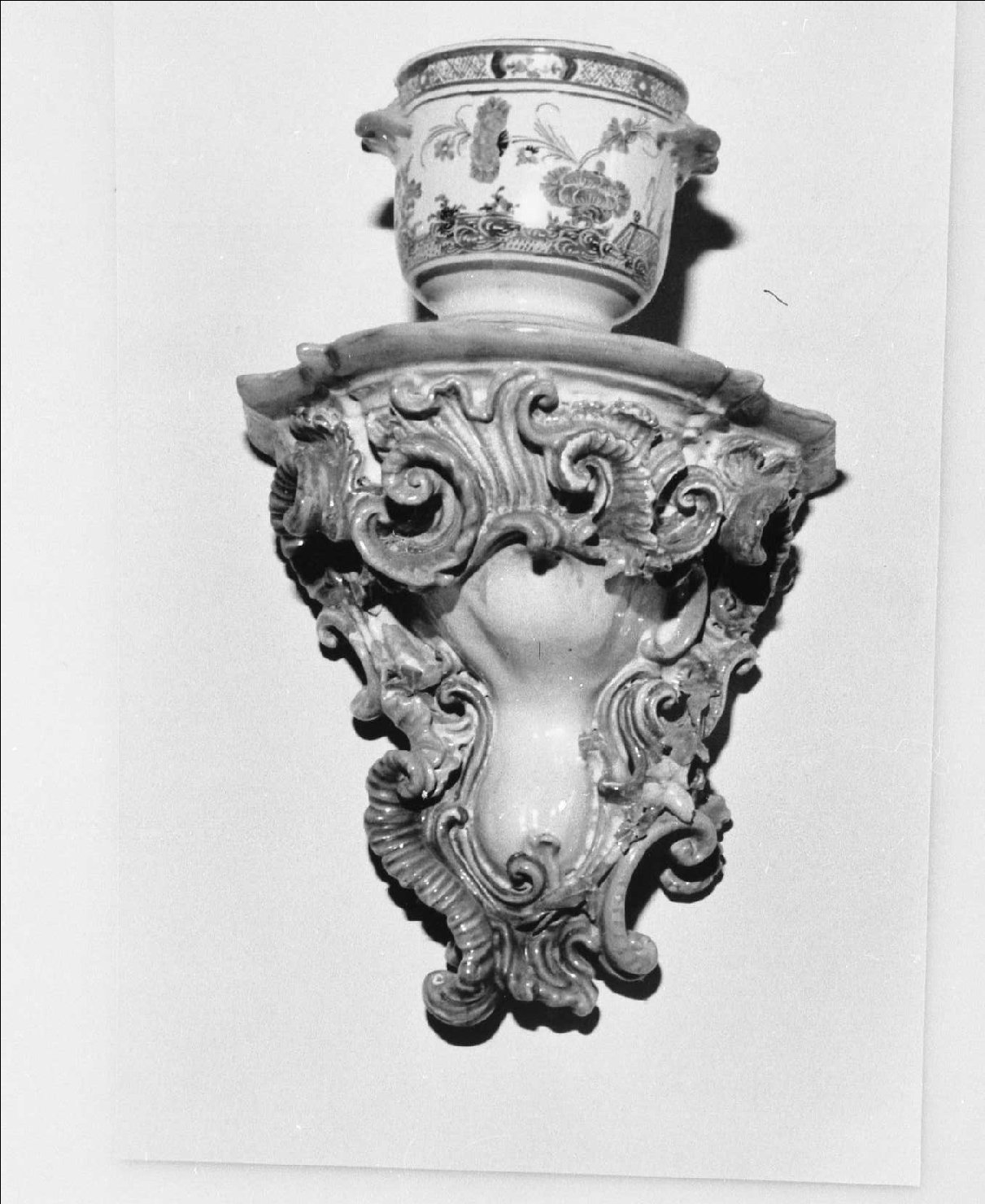 motivi decorativi a garofano (salsiera) - manifattura Ferniani (seconda metà sec. XVIII)