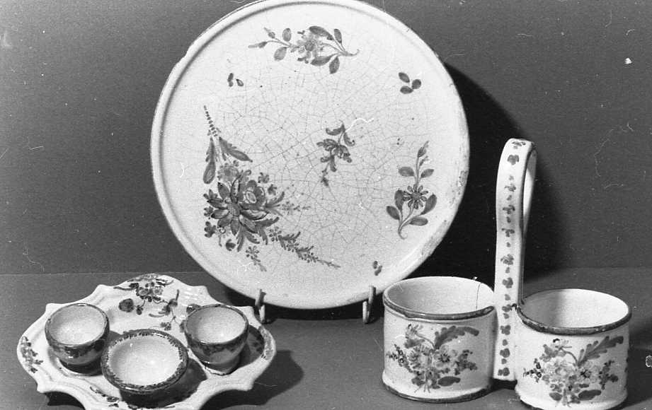 motivi decorativi a ticchiolo (portauovo) - manifattura Ferniani (sec. XVIII)