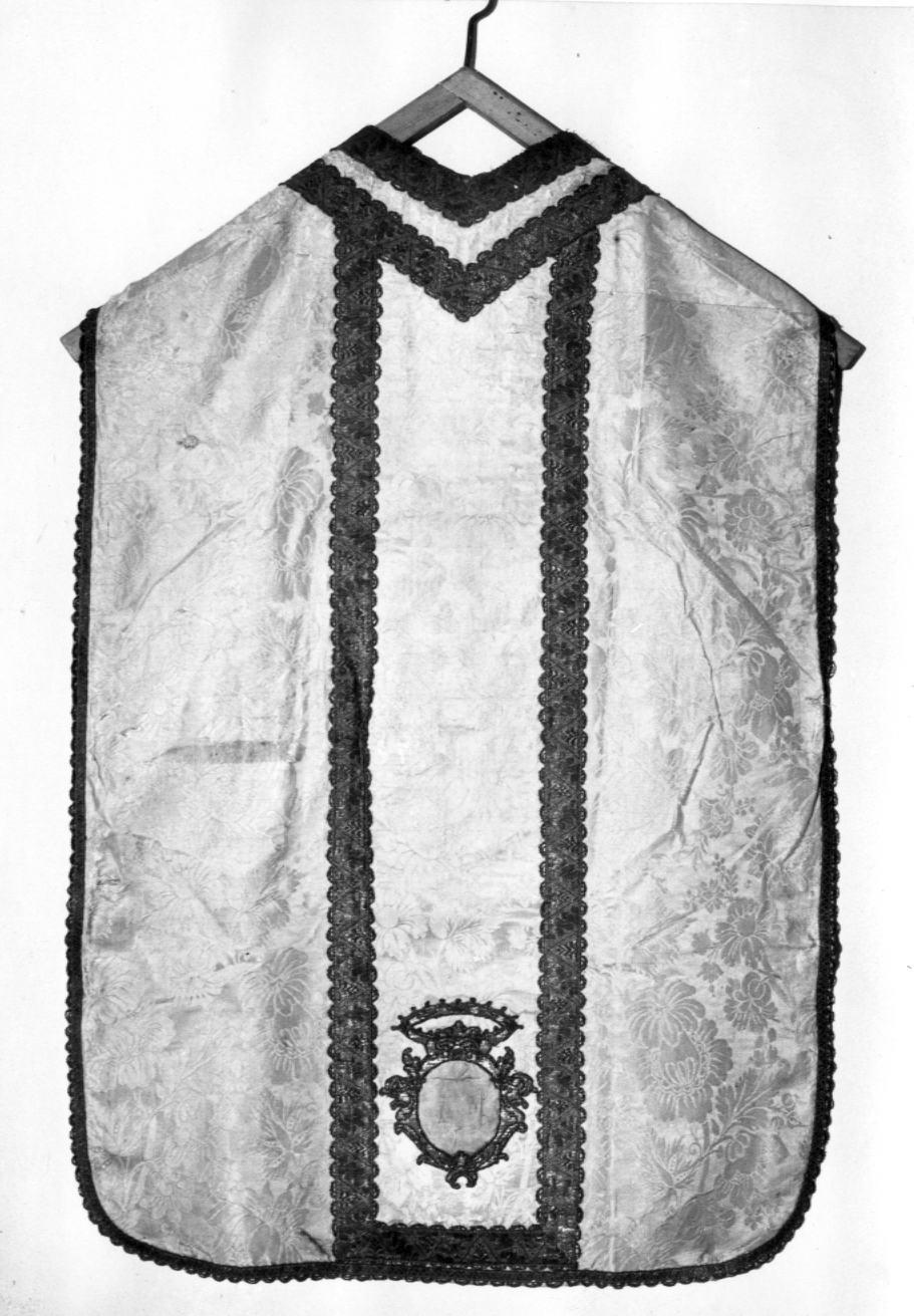 fiori/ stemma ovale coronato (paramento liturgico - in terzo, insieme) - manifattura italiana (sec. XVIII)