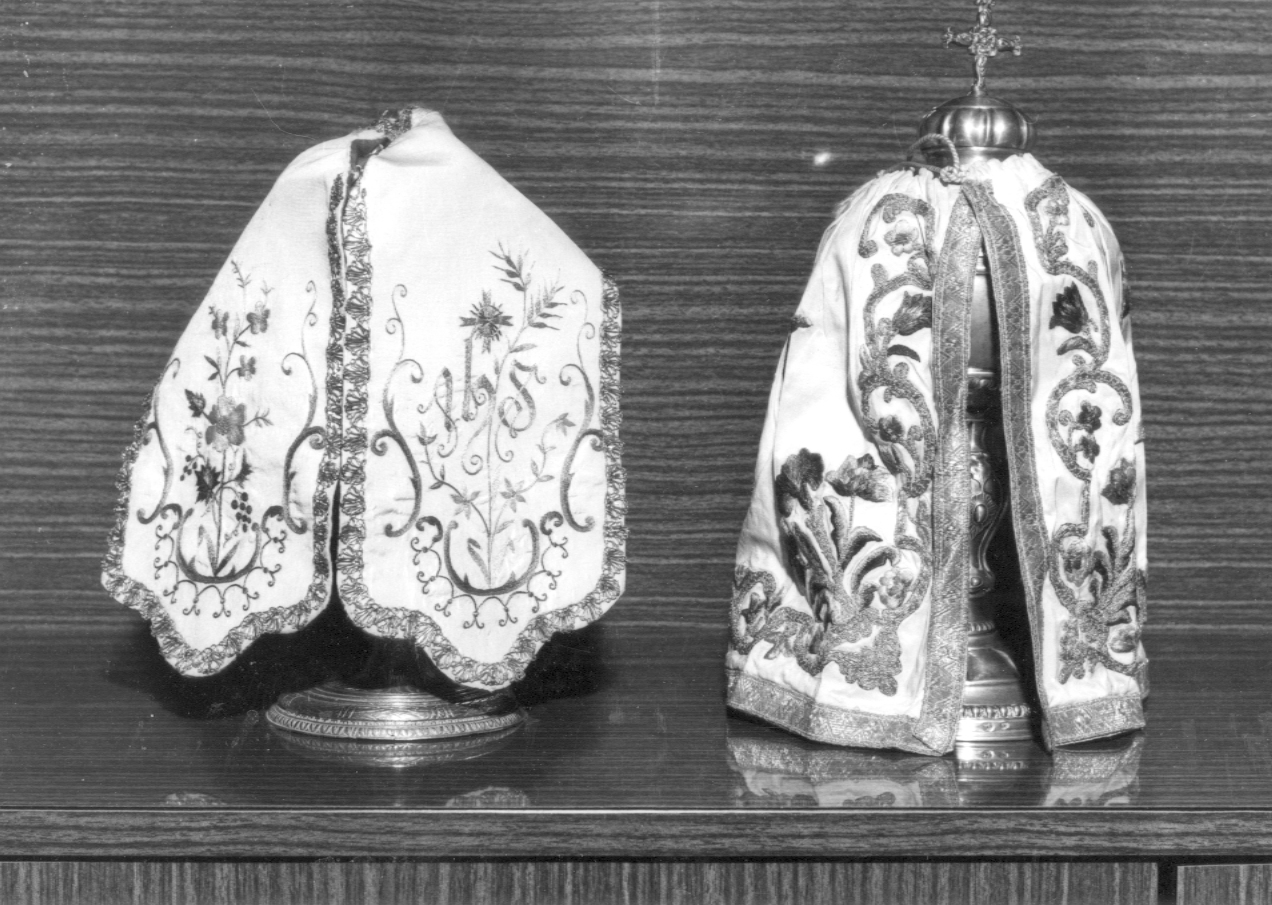 monogramma cristologico (conopeo di pisside) - manifattura italiana (sec. XIX)
