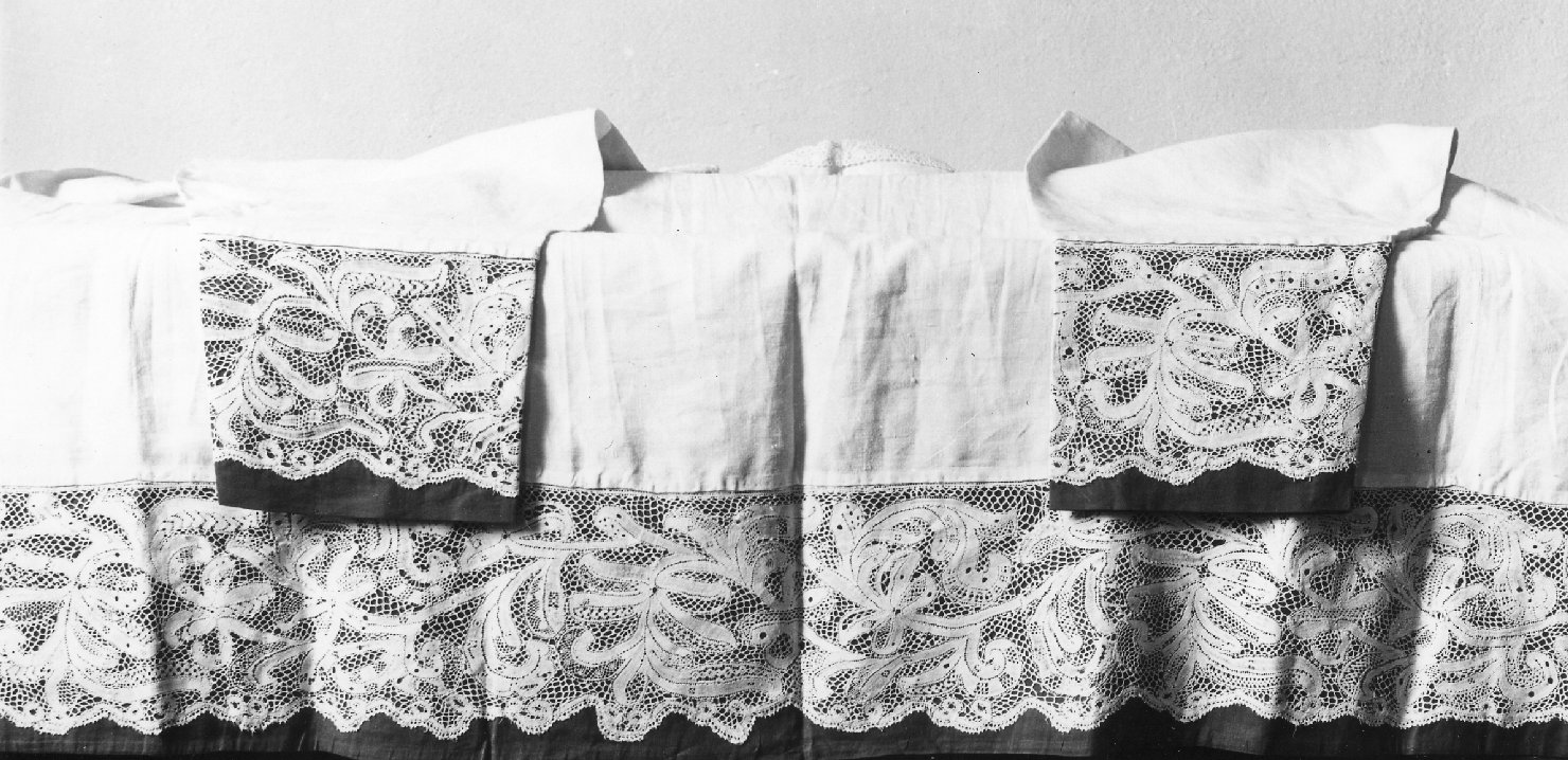 motivi decorativi (camice ecclesiastico) - manifattura romagnola (sec. XVIII)