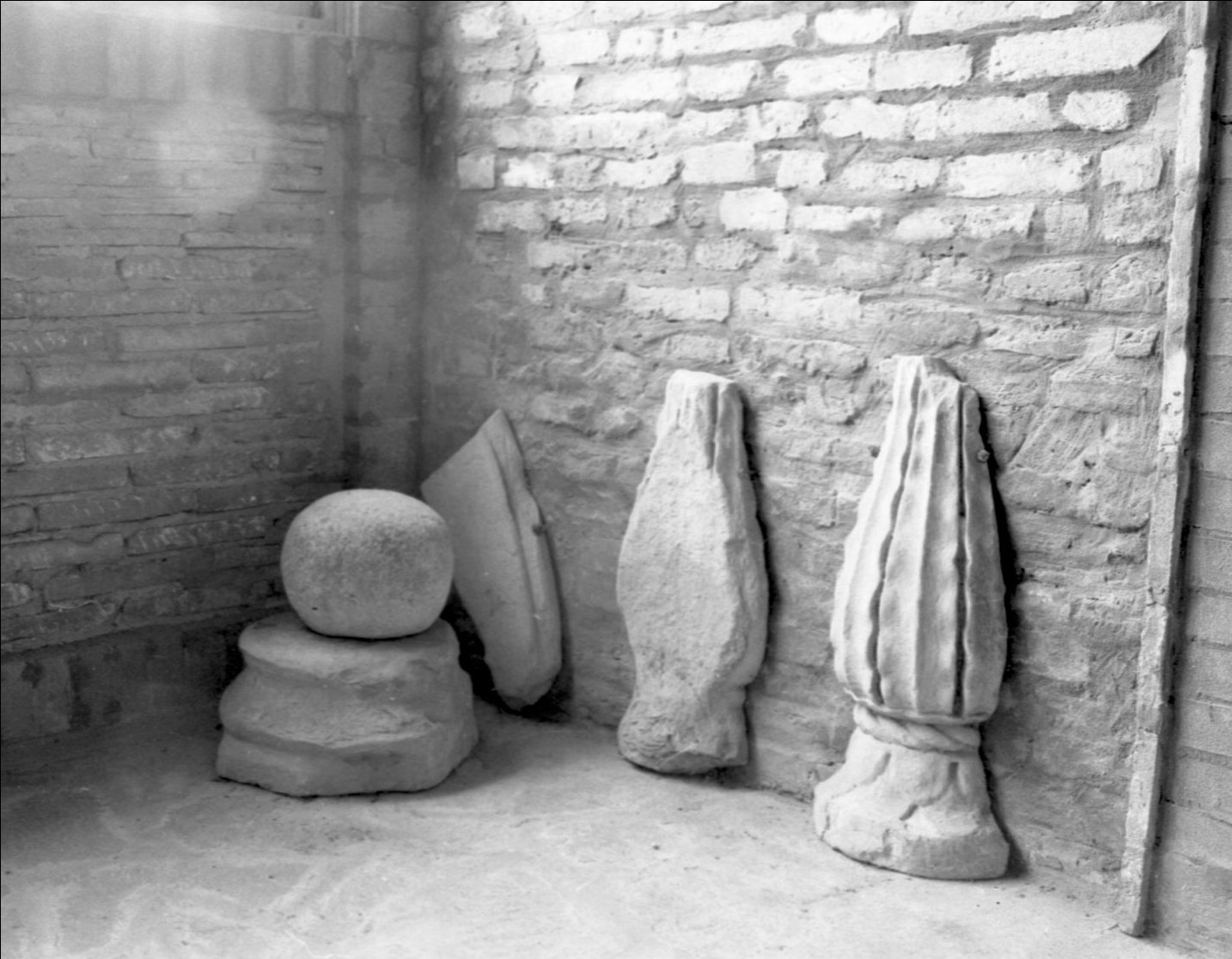 fonte battesimale - a vasca - produzione romagnola (sec. XV)