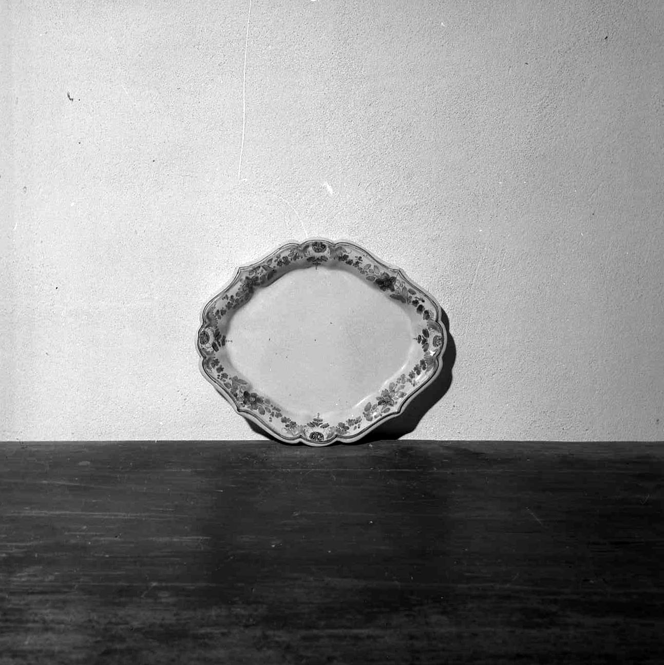 vassoio portampolle - bottega imolese (sec. XVIII)