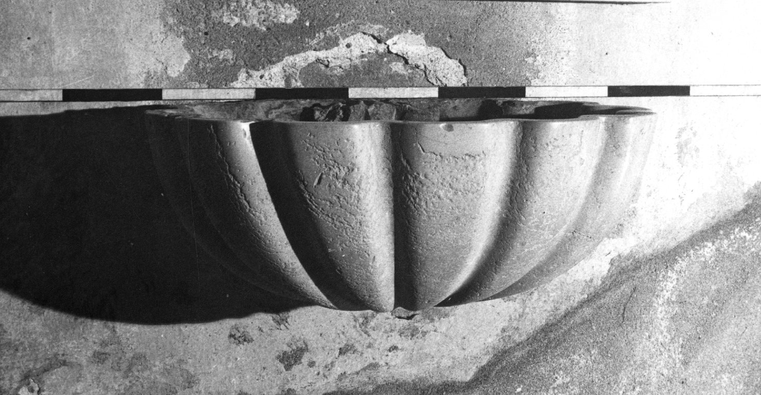 acquasantiera - a conchiglia, coppia - bottega emiliano-romagnola (sec. XVIII)
