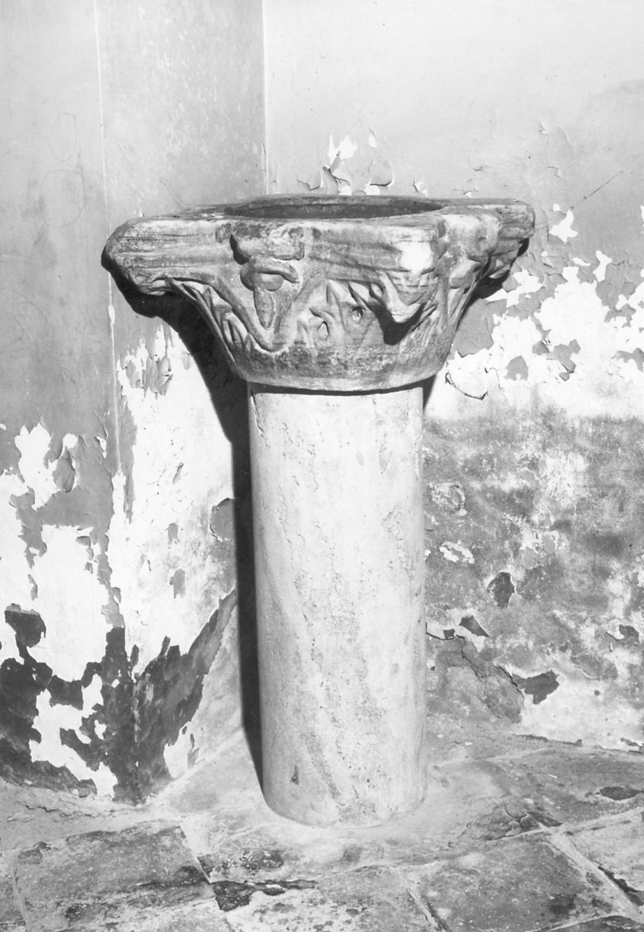 acquasantiera - bottega bizantino-ravennate (sec. VI)