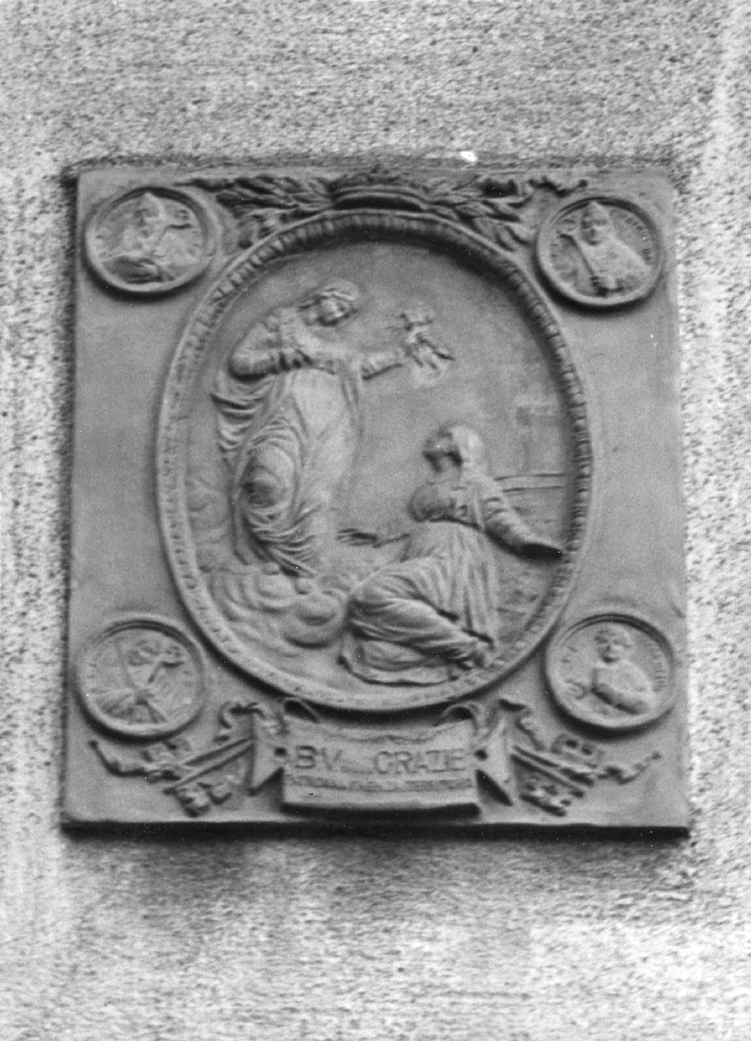 Madonna con personaggi che implorano il suo aiuto (formella) - produzione romagnola (fine/inizio secc. XIX/ XX)