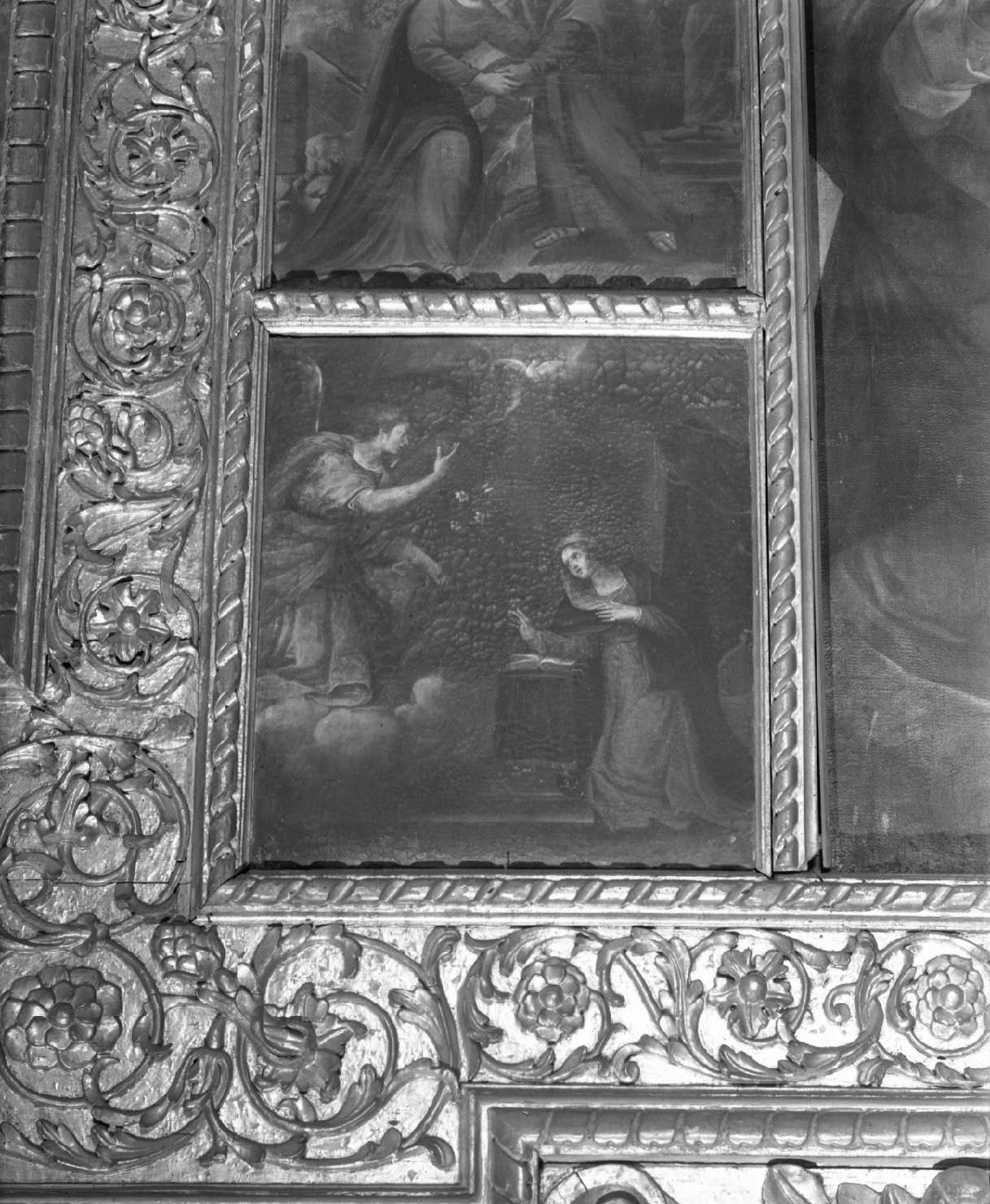 Madonna del Rosario con Santi domenicani e misteri del rosario (pala d'altare) di Tiarini Alessandro (primo quarto sec. XVII)